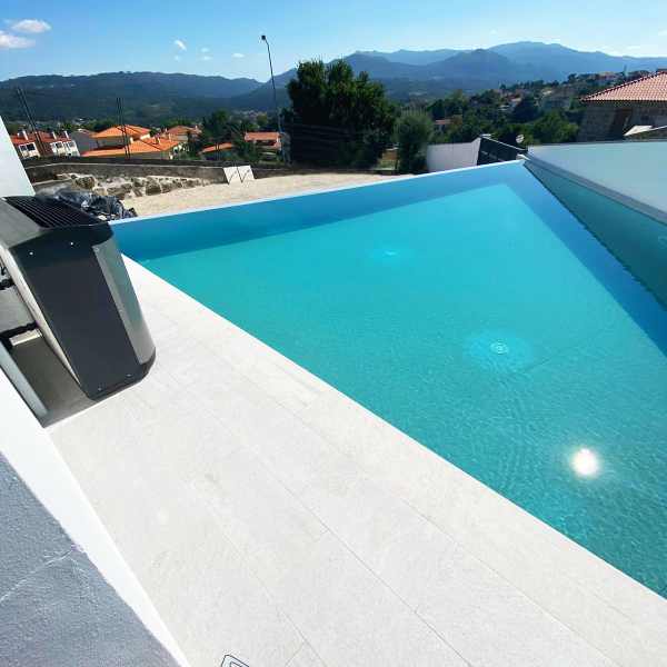 Piscina infinita tela cinza