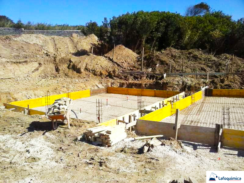 Fase inicial de construção piscinas Foz do Arelho