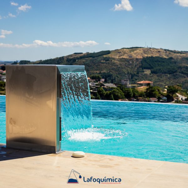 Piscina infinita cascata