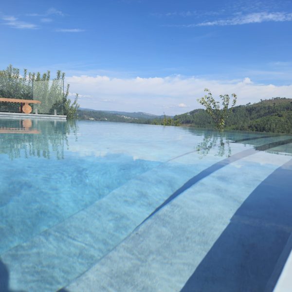 Piscina infinita efeito tela