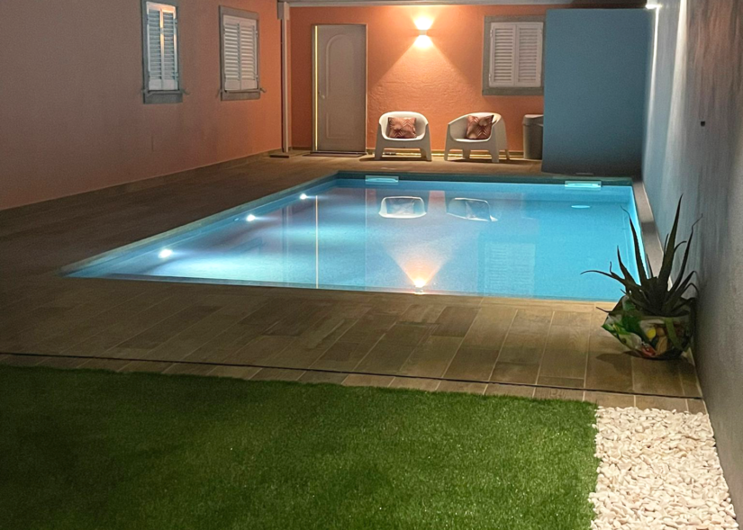 Piscina noite skimmer