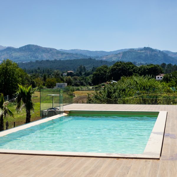 Piscina infinita vista lateral